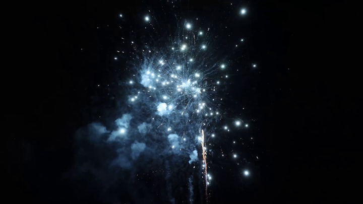 Dve tváre sveta - ohňostroj